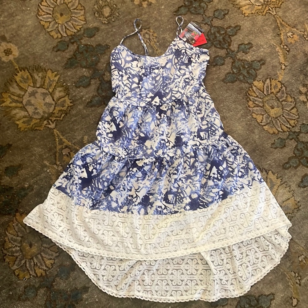 Hi-lo lace border dress. Size medium.